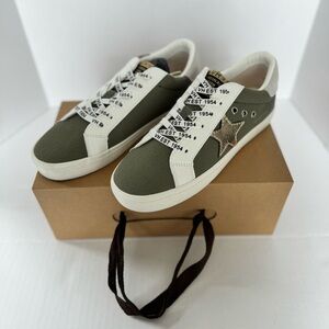 Vintage Havana Size 8.5 Sneakers New in Box